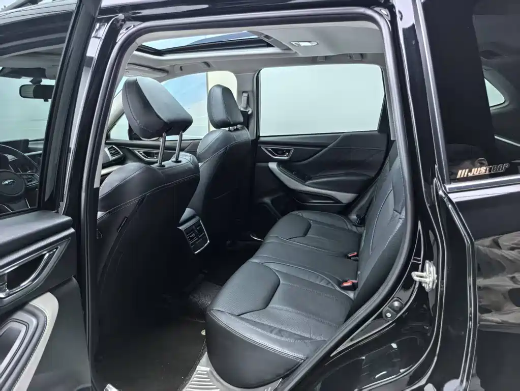 Subaru Forester 2022 — фото 11