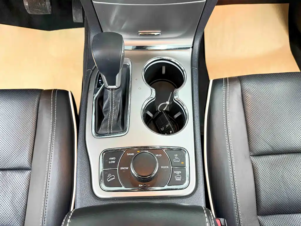 Jeep Grand Cherokee 2018 — фото 18