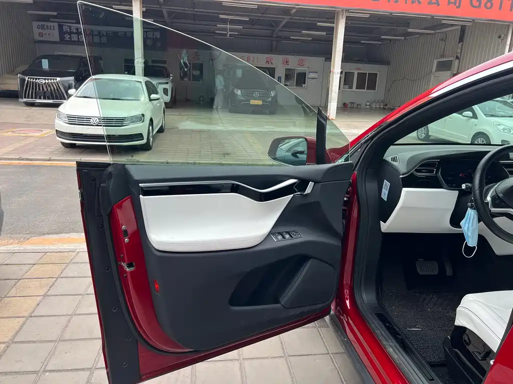 Tesla Model X 2017 — фото 11