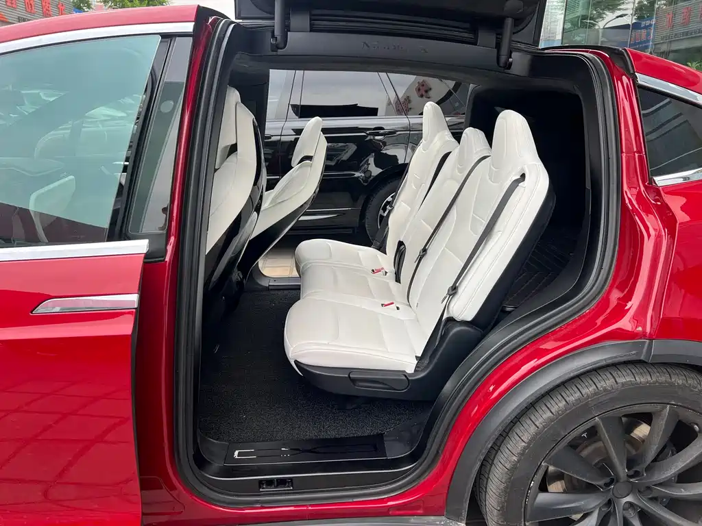 Tesla Model X 2017 — фото 17