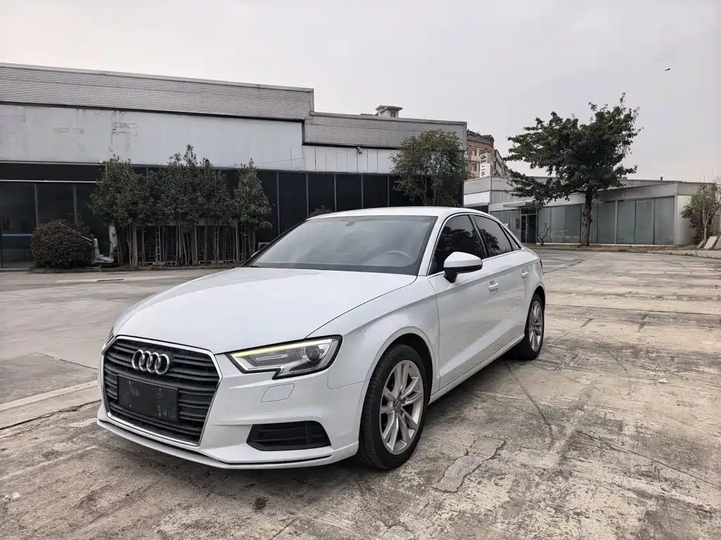 Audi A3 2018 — фото 1