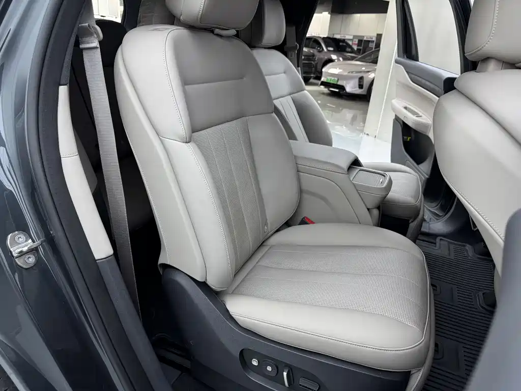 NIO ES8 2024 — фото 25