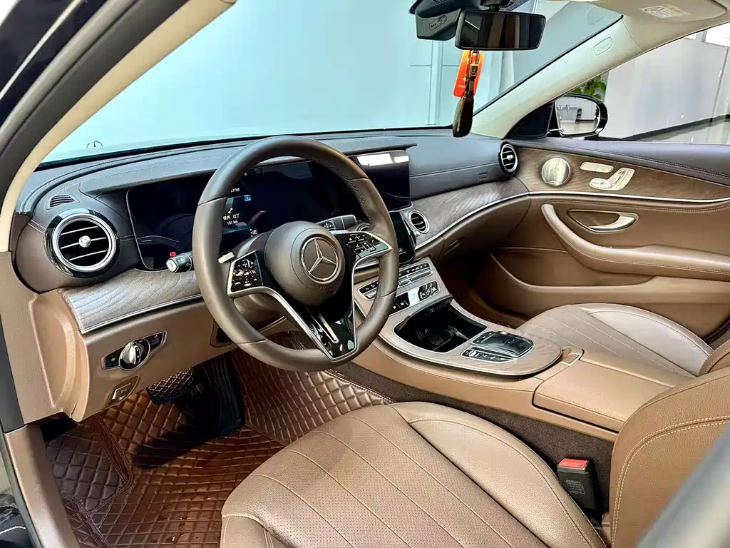 Mercedes-Benz E-Class 2023 — фото 8
