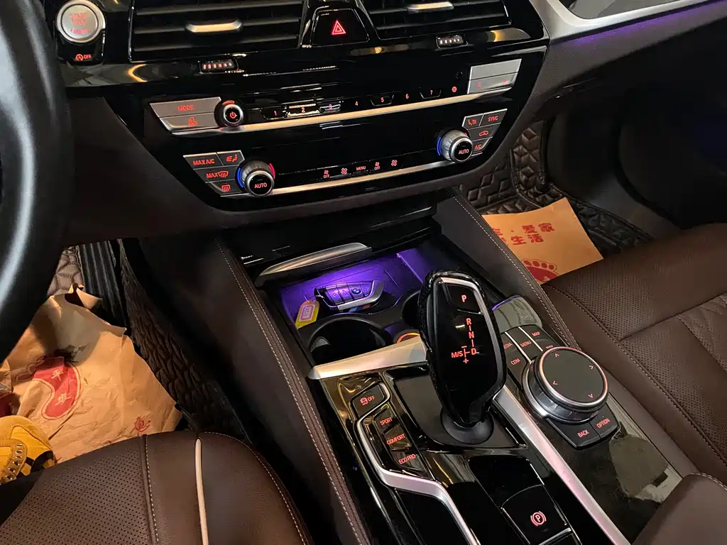 BMW 5 Series 2021 — фото 14