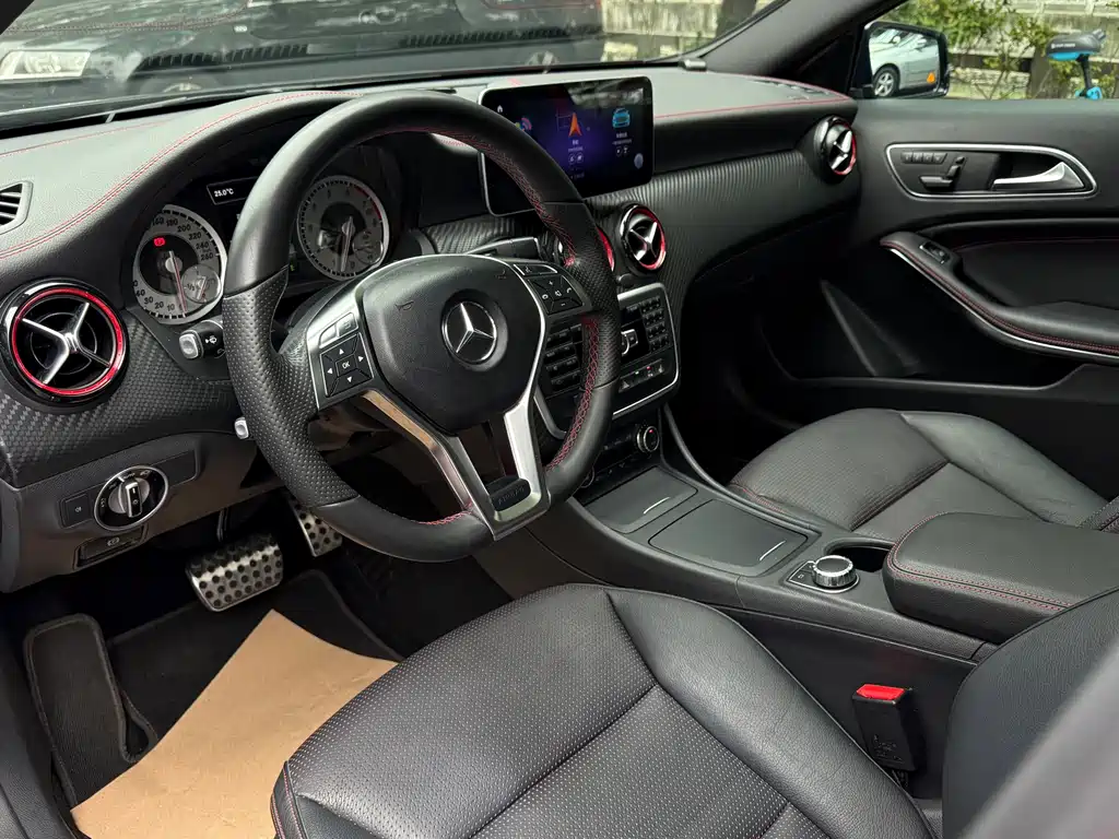Mercedes-Benz A-Class 2016 — фото 7