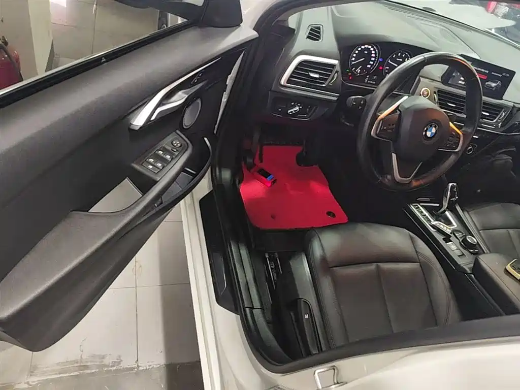 BMW 1 Series 2020 — фото 16