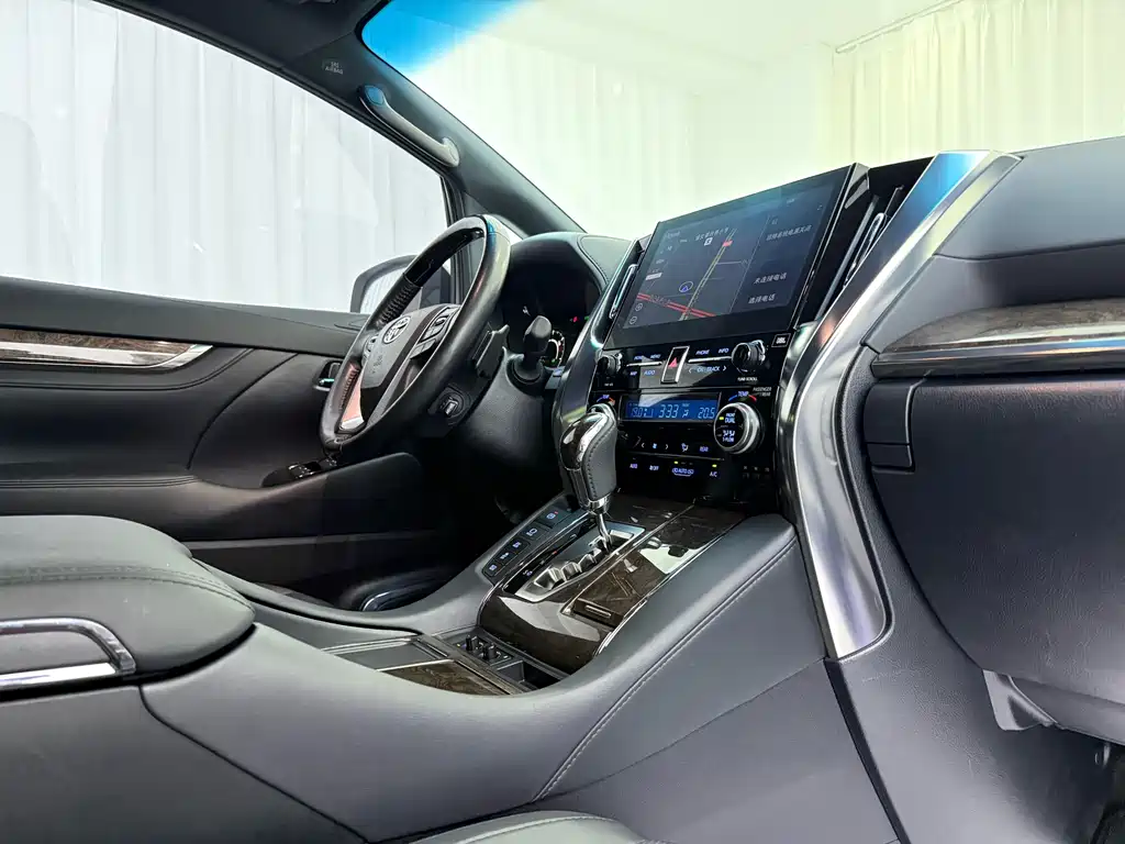 Toyota Alphard 2021 — фото 10