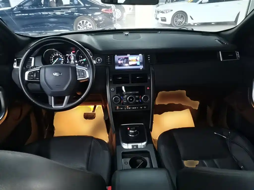 Land Rover Discovery Sport 2017 — фото 10
