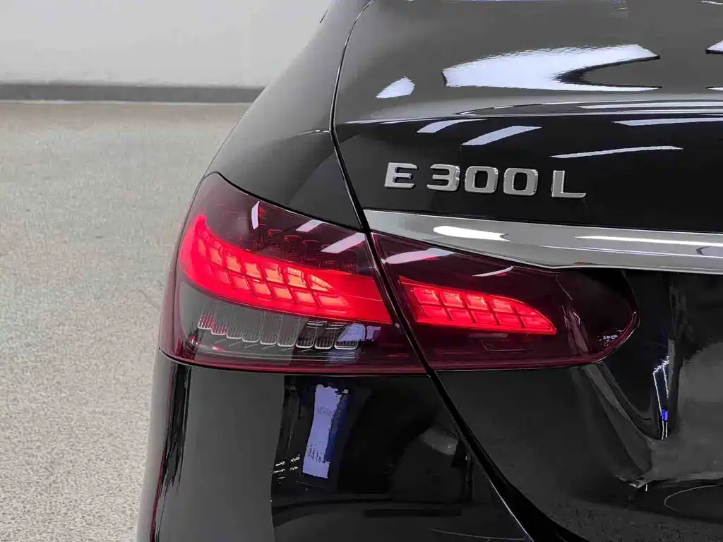 Mercedes-Benz E-Class 2023 — фото 7