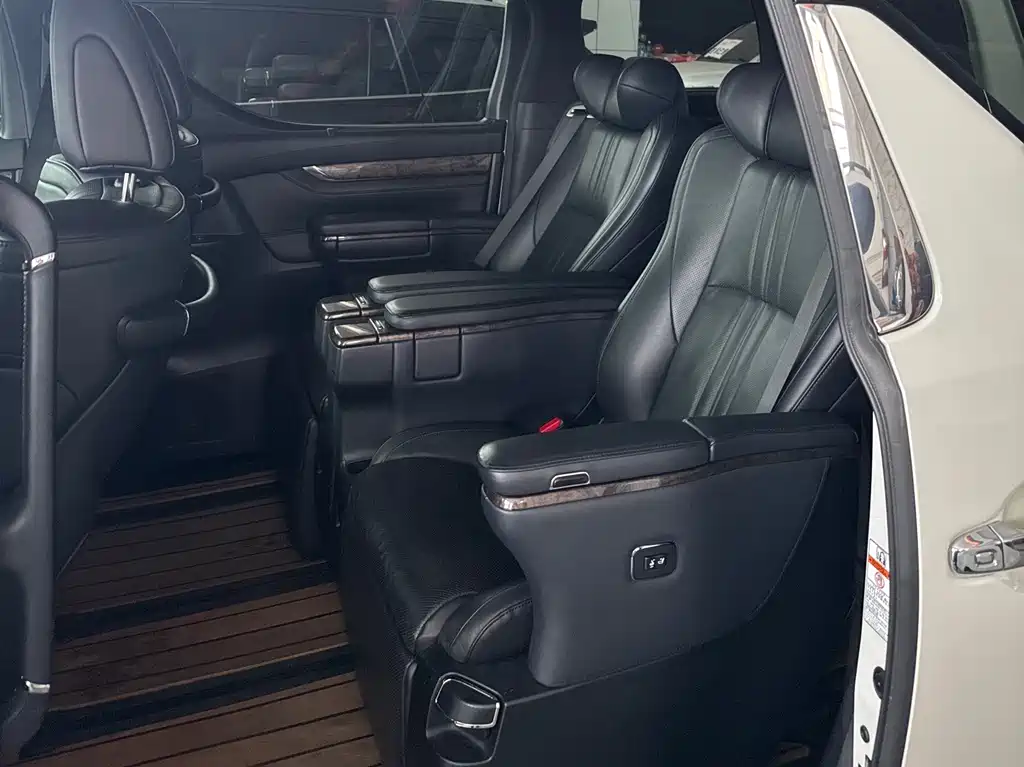 Toyota Alphard 2018 — фото 11