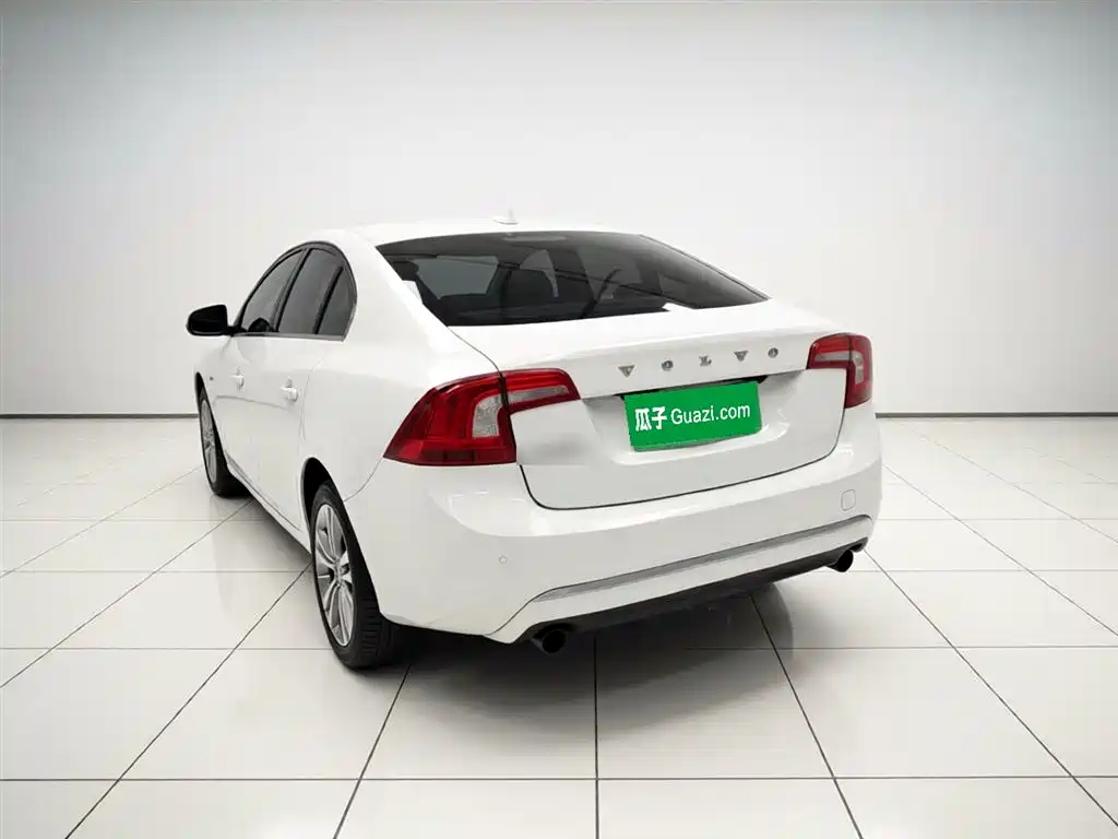 Volvo S60 2015 — фото 25