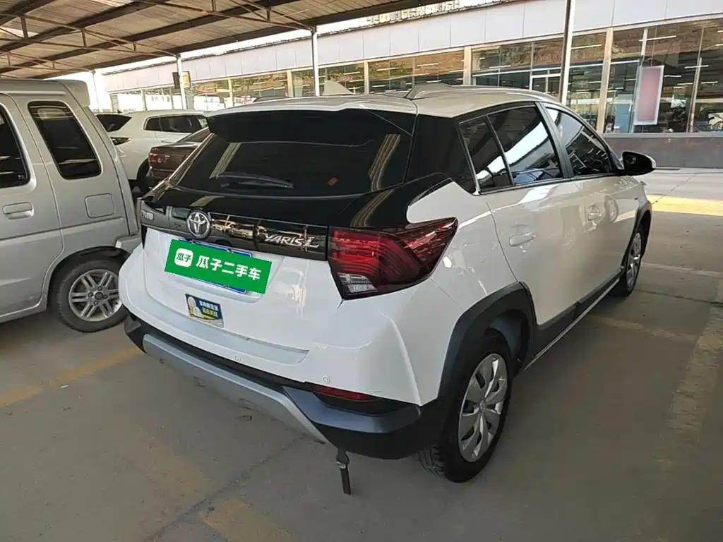 Toyota Yaris L 2022