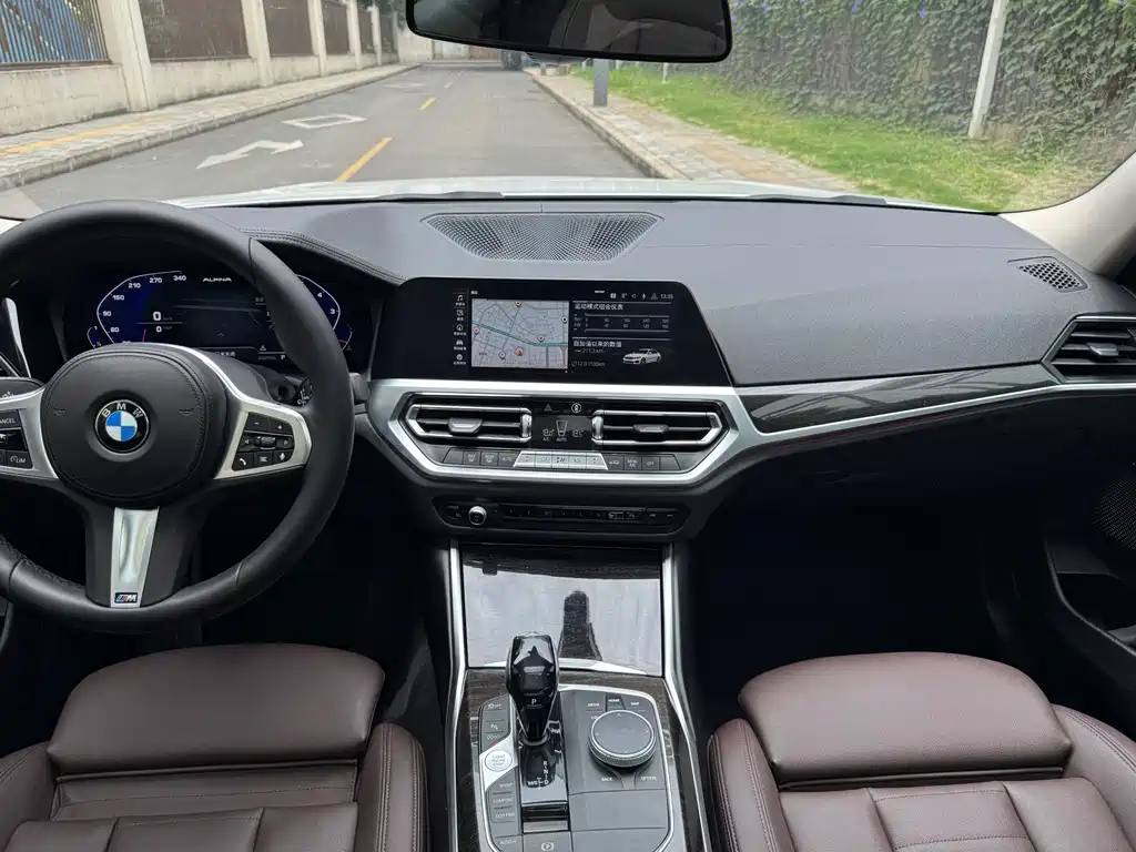 BMW 3 Series 2019 — фото 18