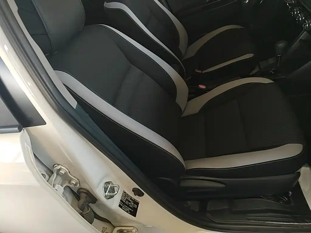 Toyota Yaris L 2022 — фото 25