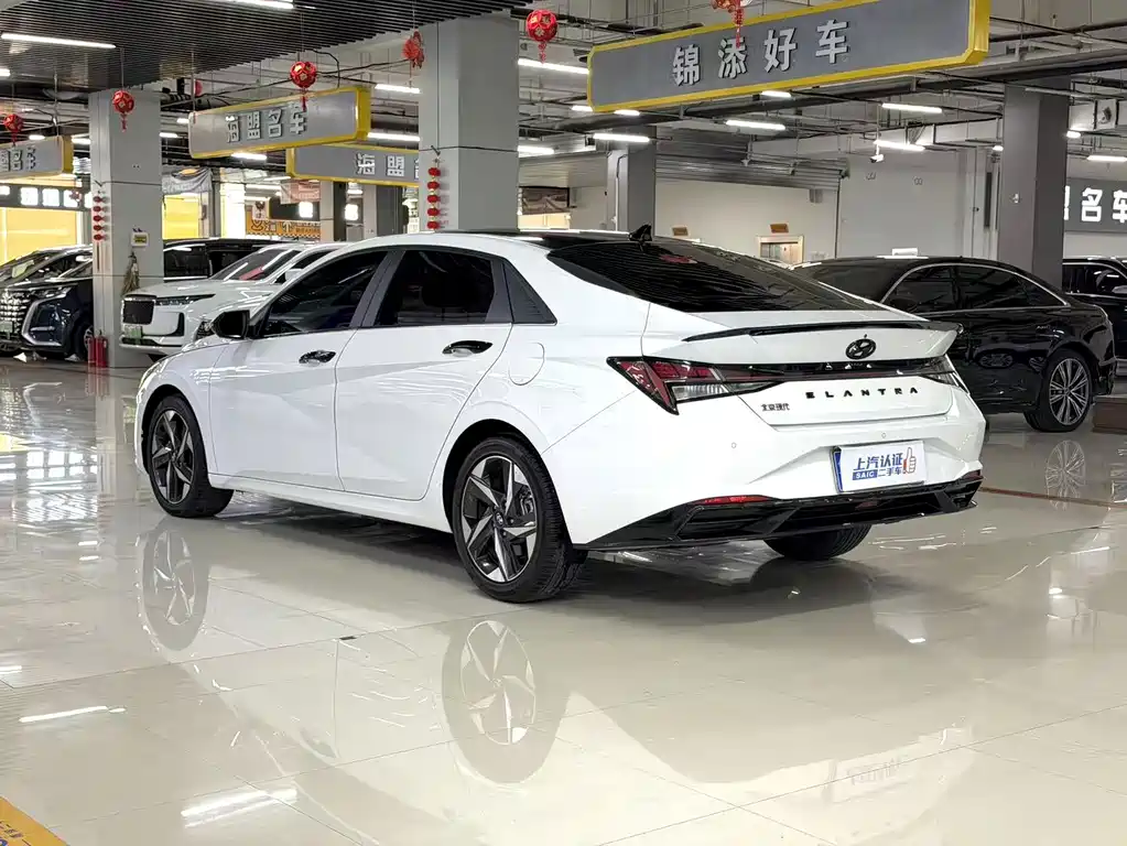 Hyundai Elantra 2023 — фото 9