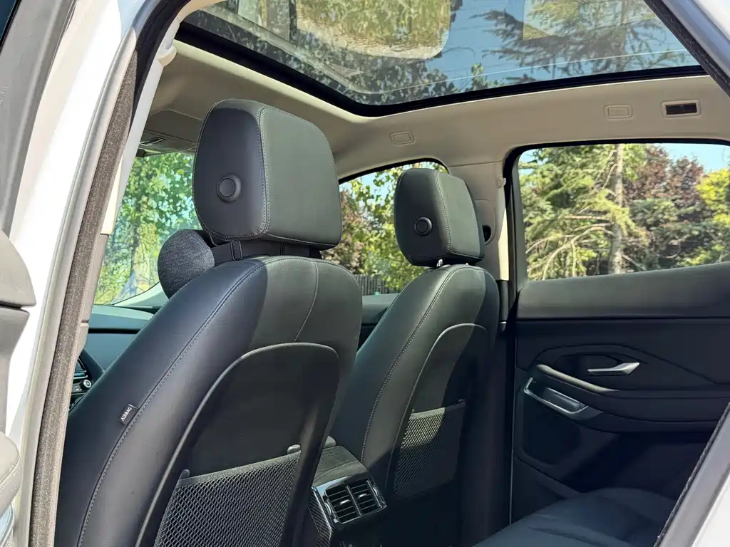 Jaguar E-PACE 2021 — фото 11