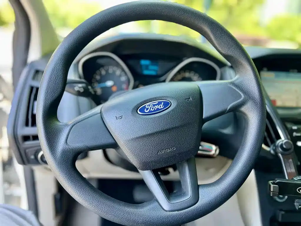 Ford Focus 2017 — фото 18