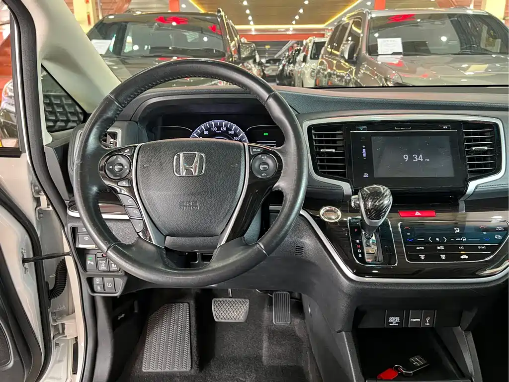 Honda Odyssey 2018 — фото 10