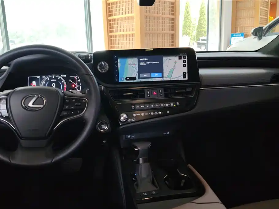 Lexus ES 2023 — фото 13