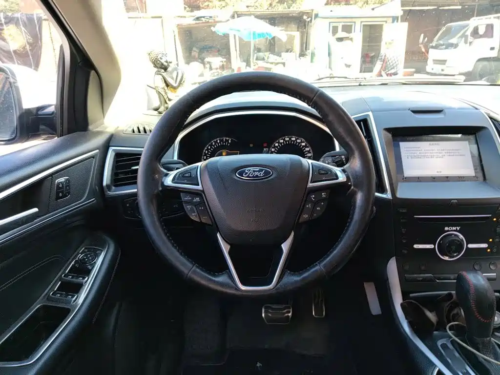 Ford Edge 2017 — фото 11