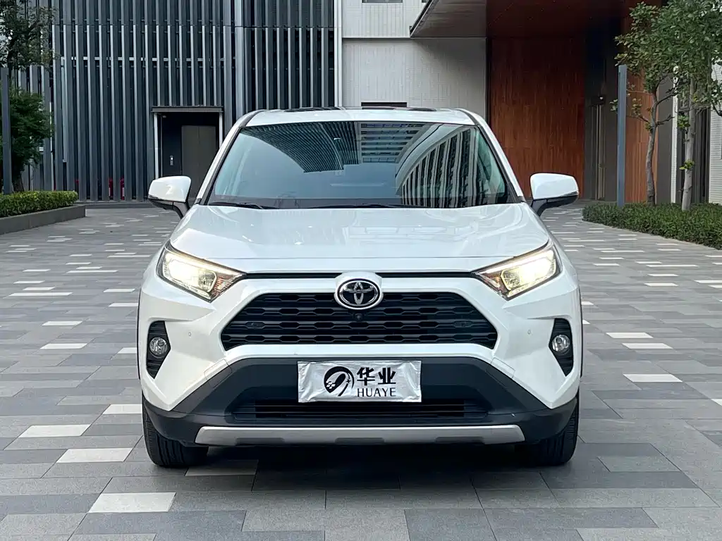 Toyota RAV4 2022 — фото 2