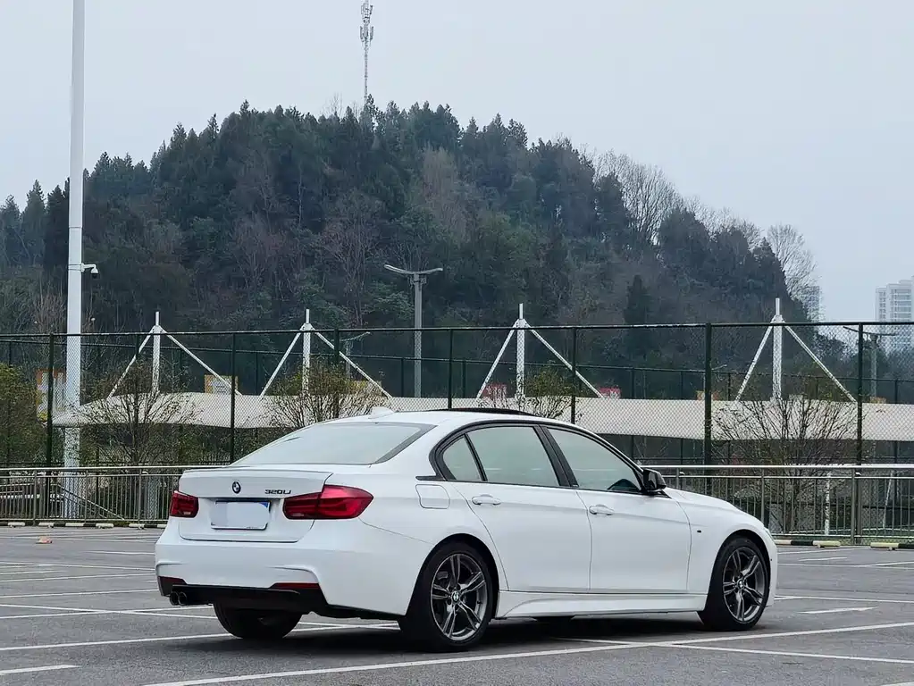 BMW 3 Series 2018 — фото 7