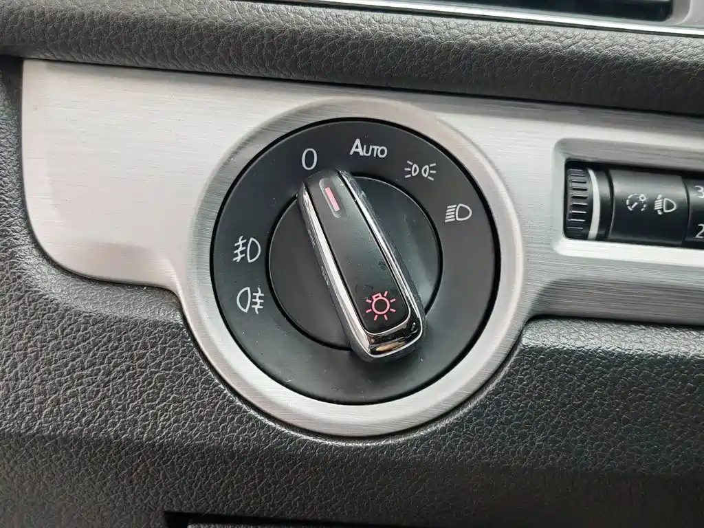 Volkswagen Passat 2014 — фото 21