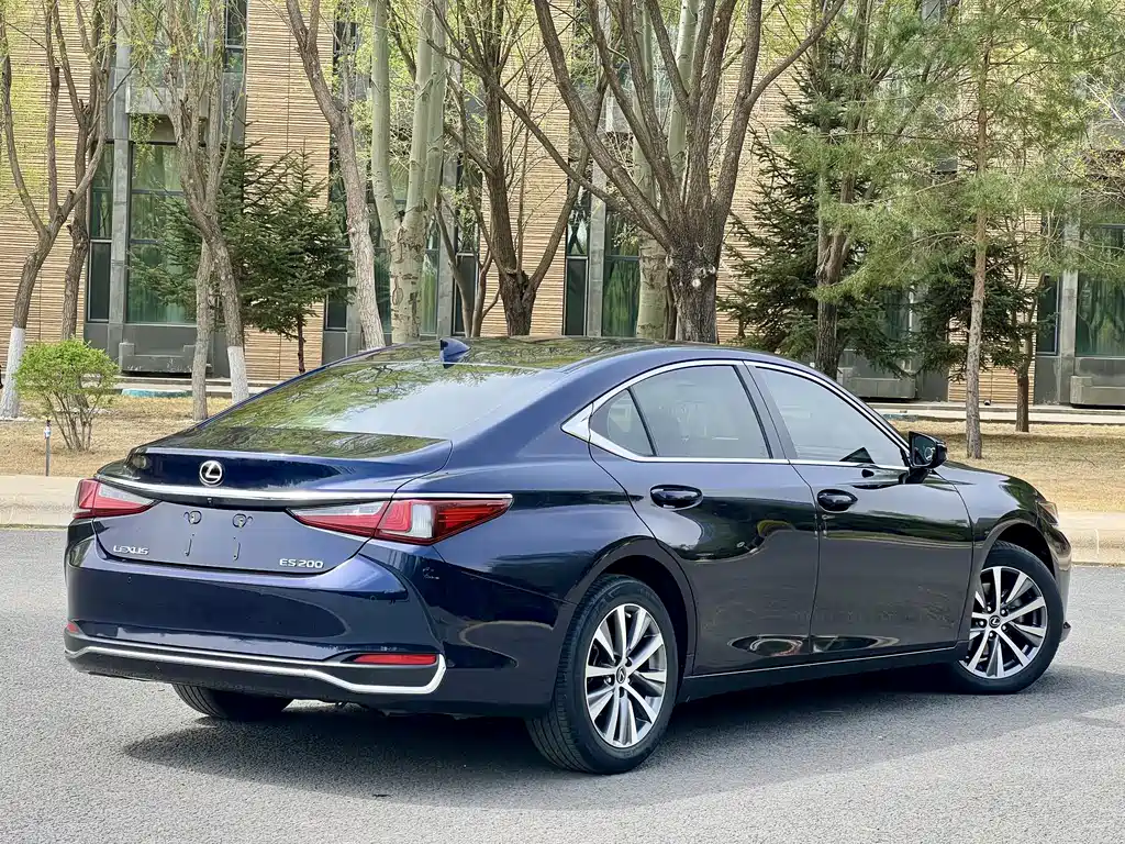 Lexus ES 2020 — фото 15