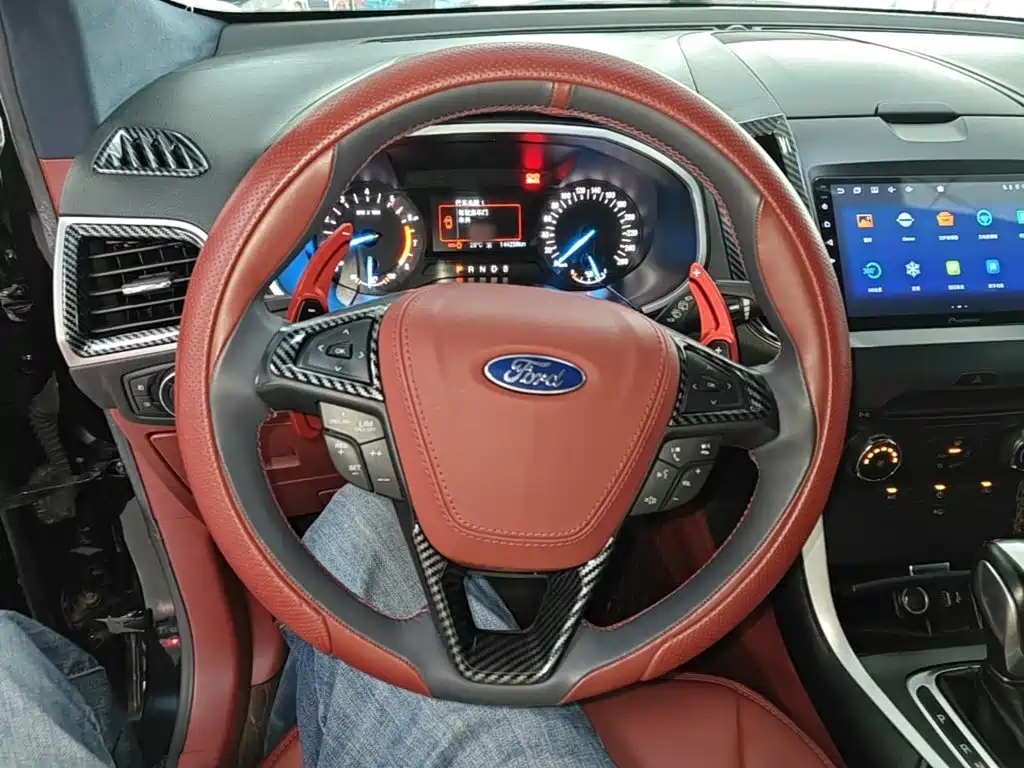 Ford Edge 2018 — фото 11