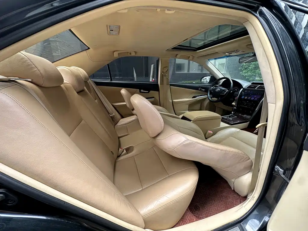 Toyota Camry 2017 — фото 13