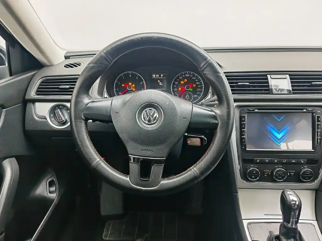 Volkswagen Passat 2014 — фото 11