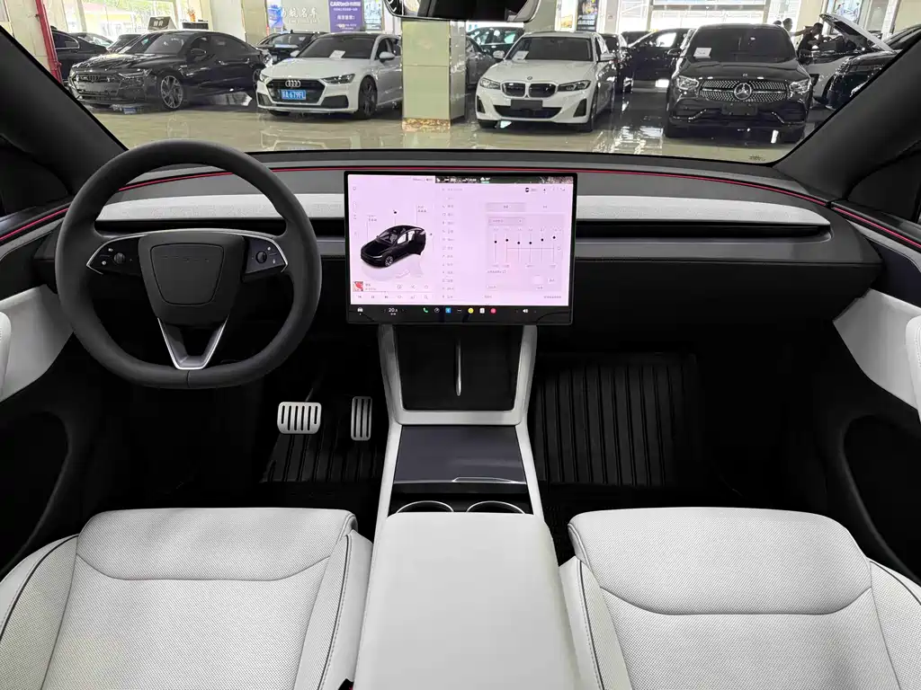 Tesla Model Y L 2026 — фото 10