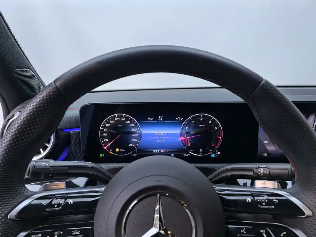 Mercedes-Benz A-Class 2024 — фото 12