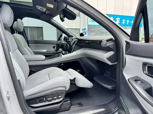 NIO ES8 2022