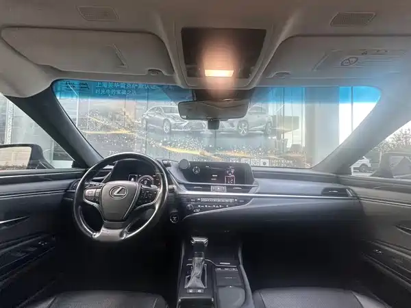 Lexus ES 2018