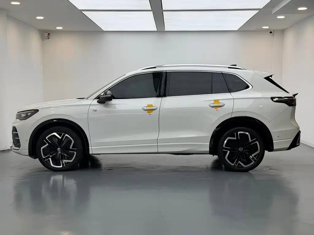 Volkswagen Tiguan L 2025 — фото 10