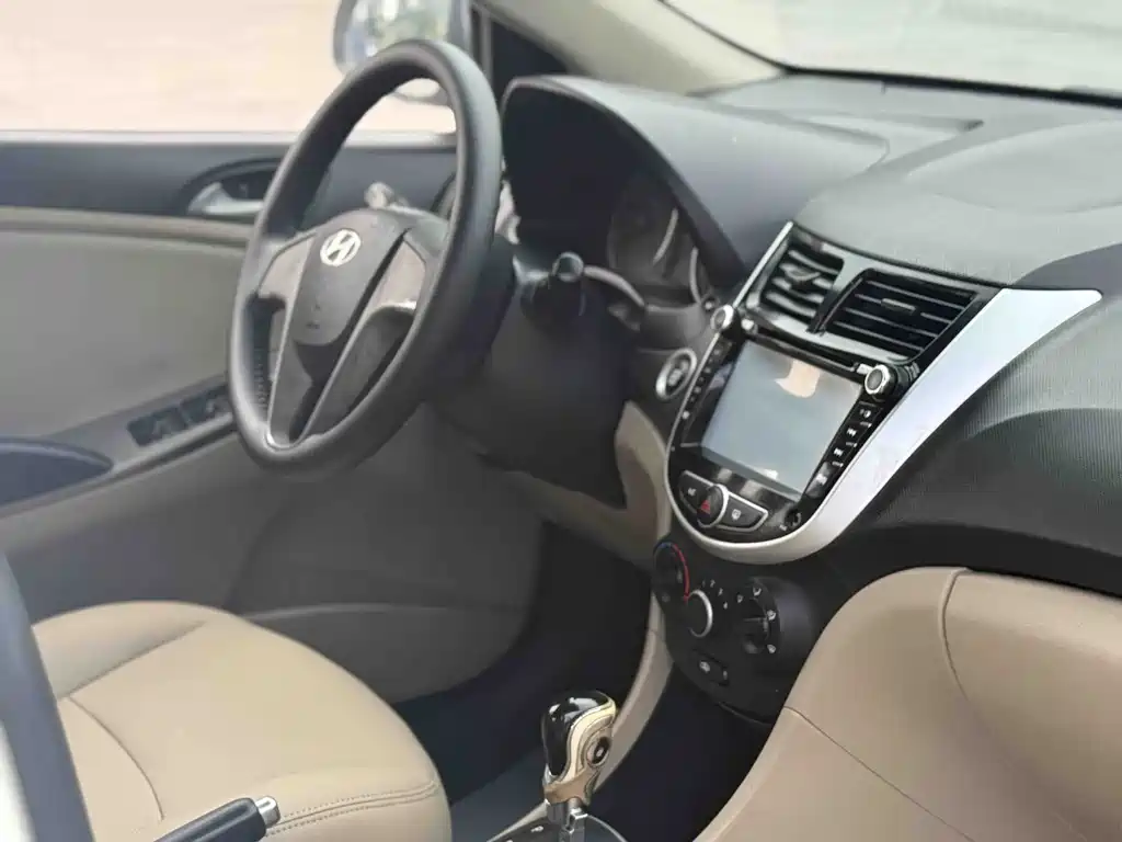 Hyundai Verna 2014 — фото 17