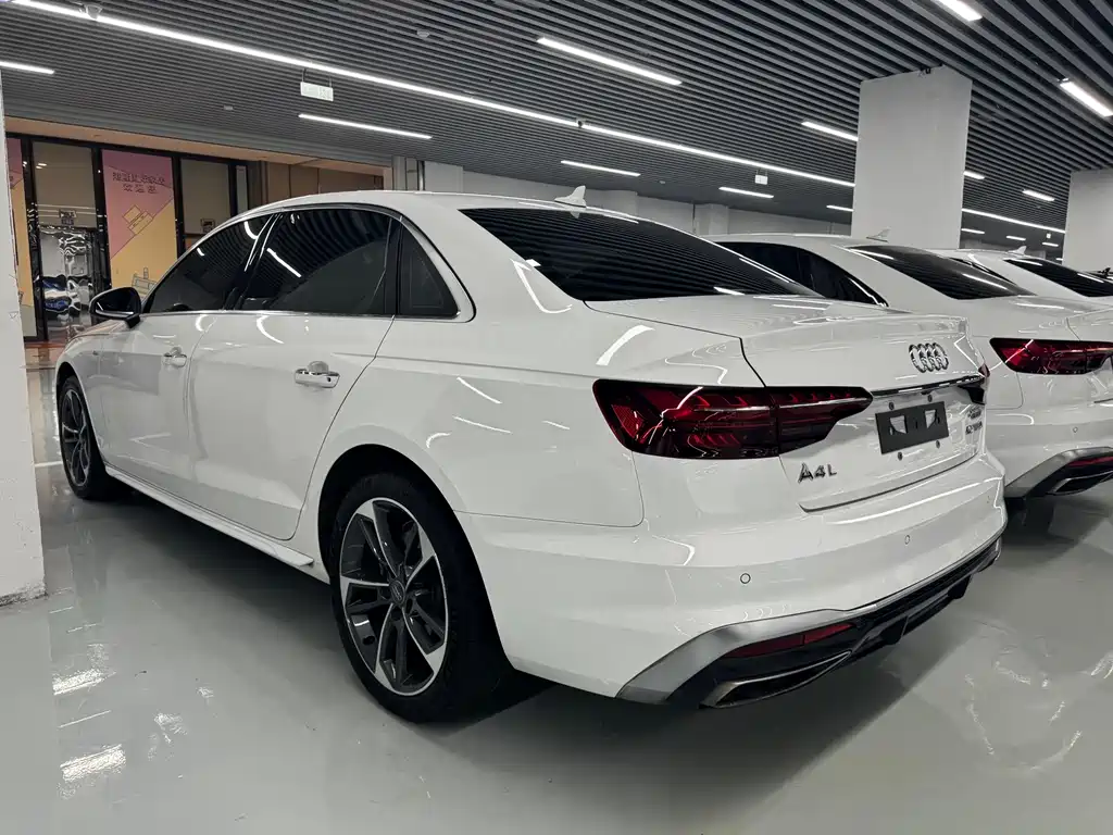 Audi A4L 2021 — фото 12