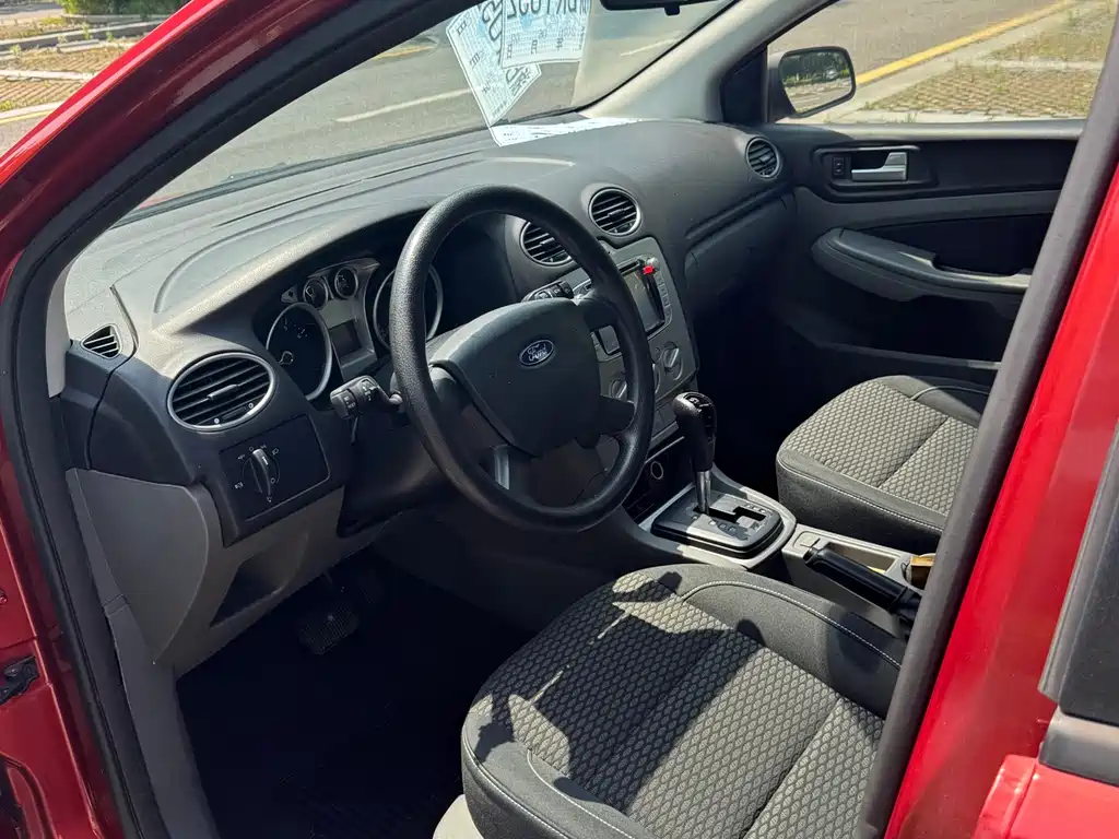 Ford Focus 2015 — фото 11
