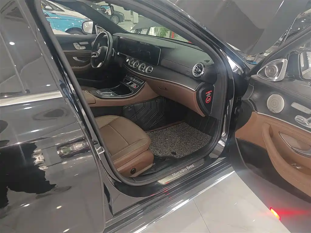 Mercedes-Benz E-Class 2023 — фото 11
