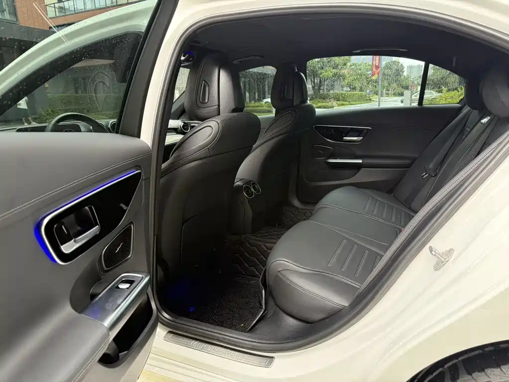 Mercedes-Benz C-Class 2023 — фото 8