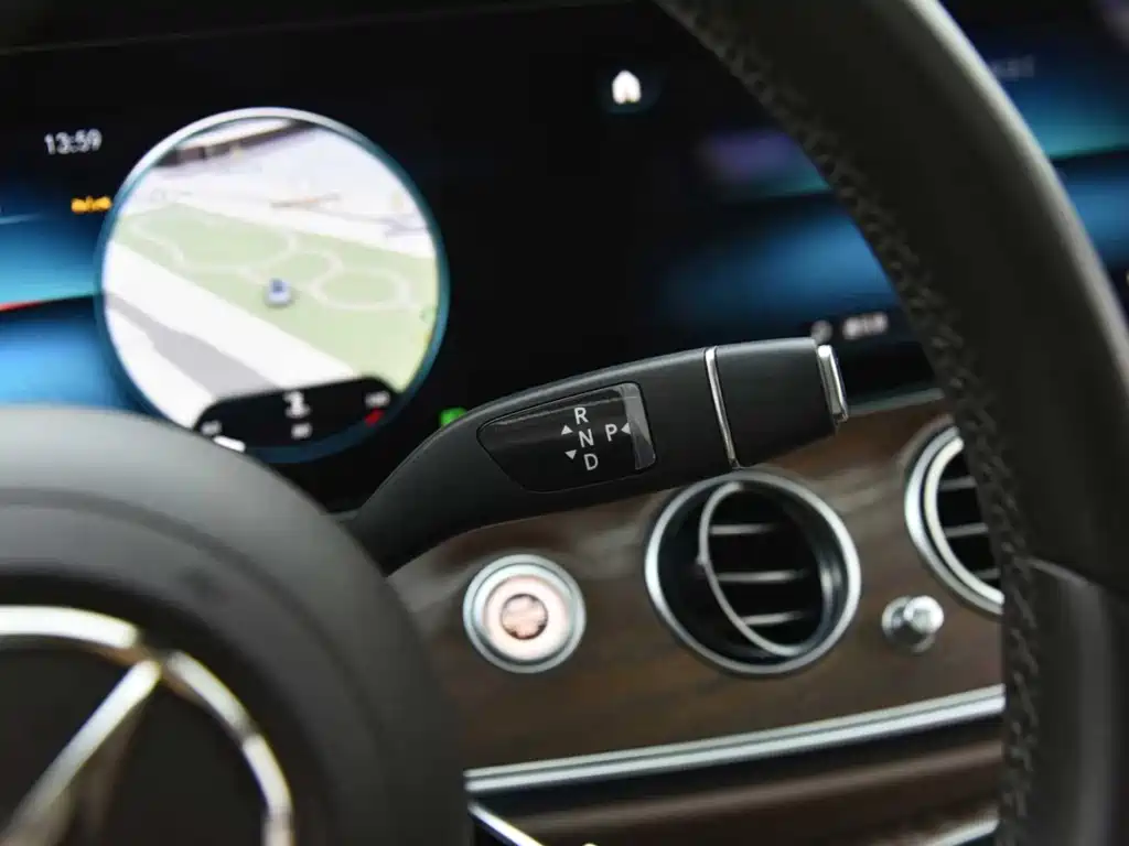 Mercedes-Benz E-Class 2023 — фото 10