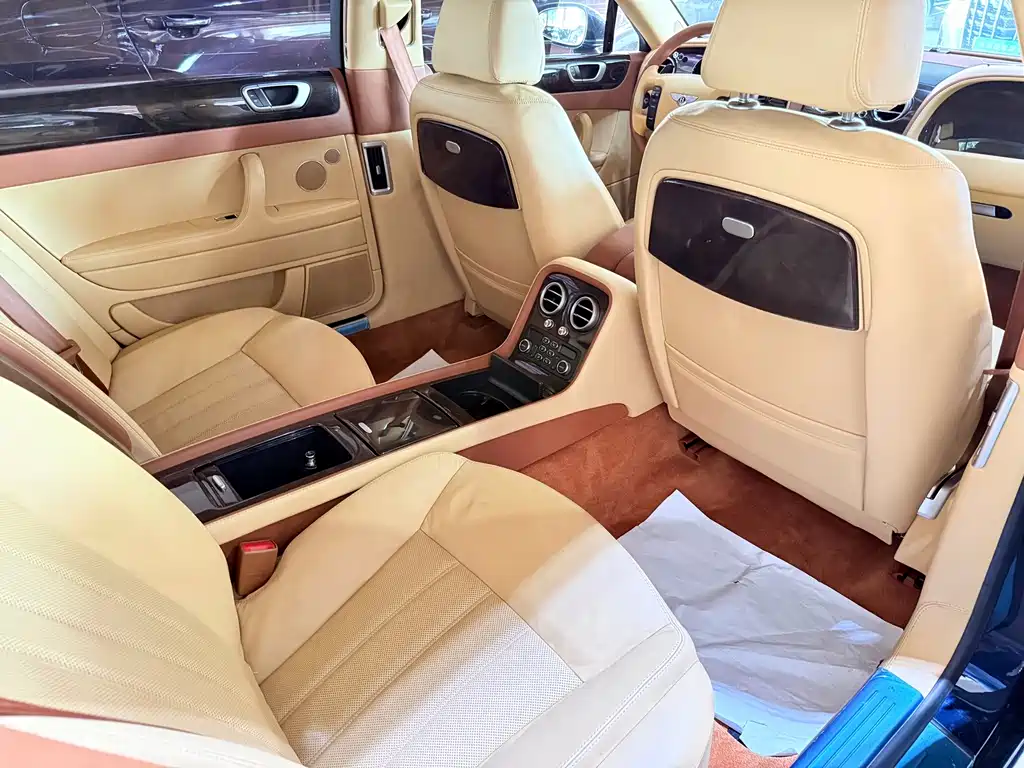 Bentley Flying Spur 2009 — фото 18