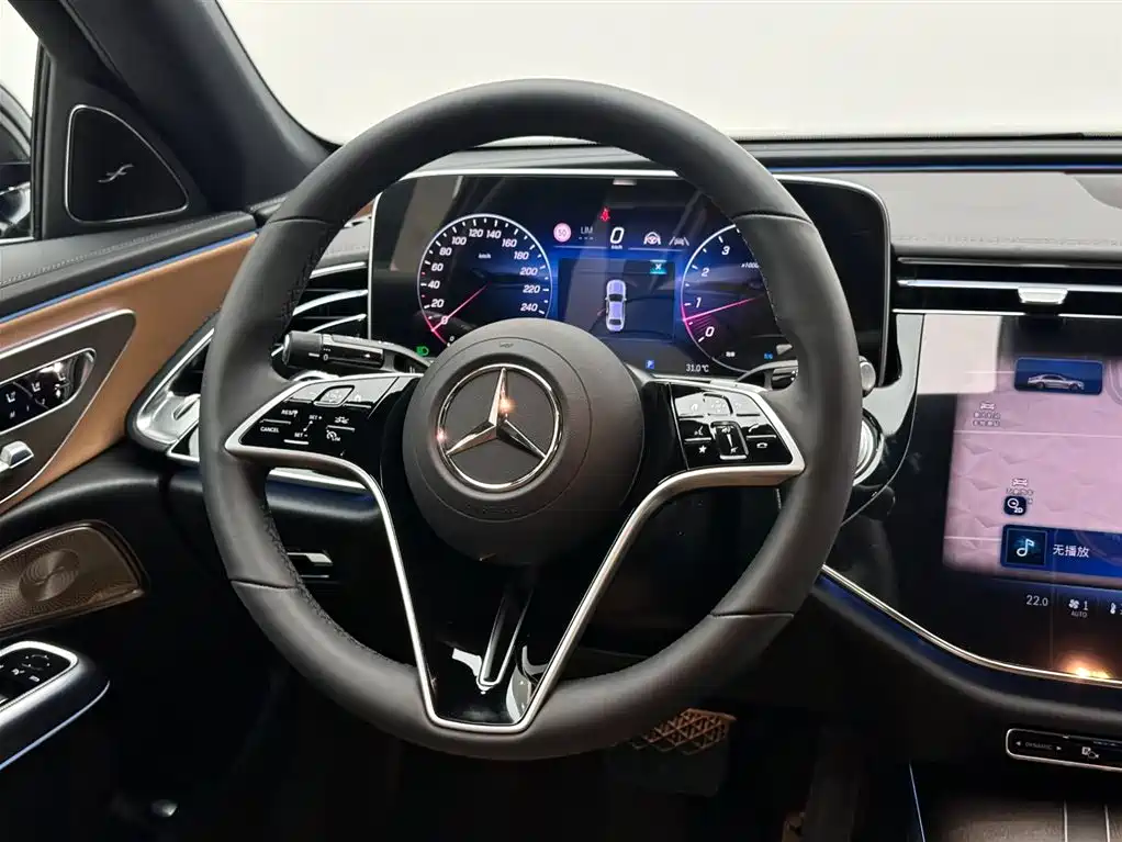 Mercedes-Benz E-Class 2025 — фото 12