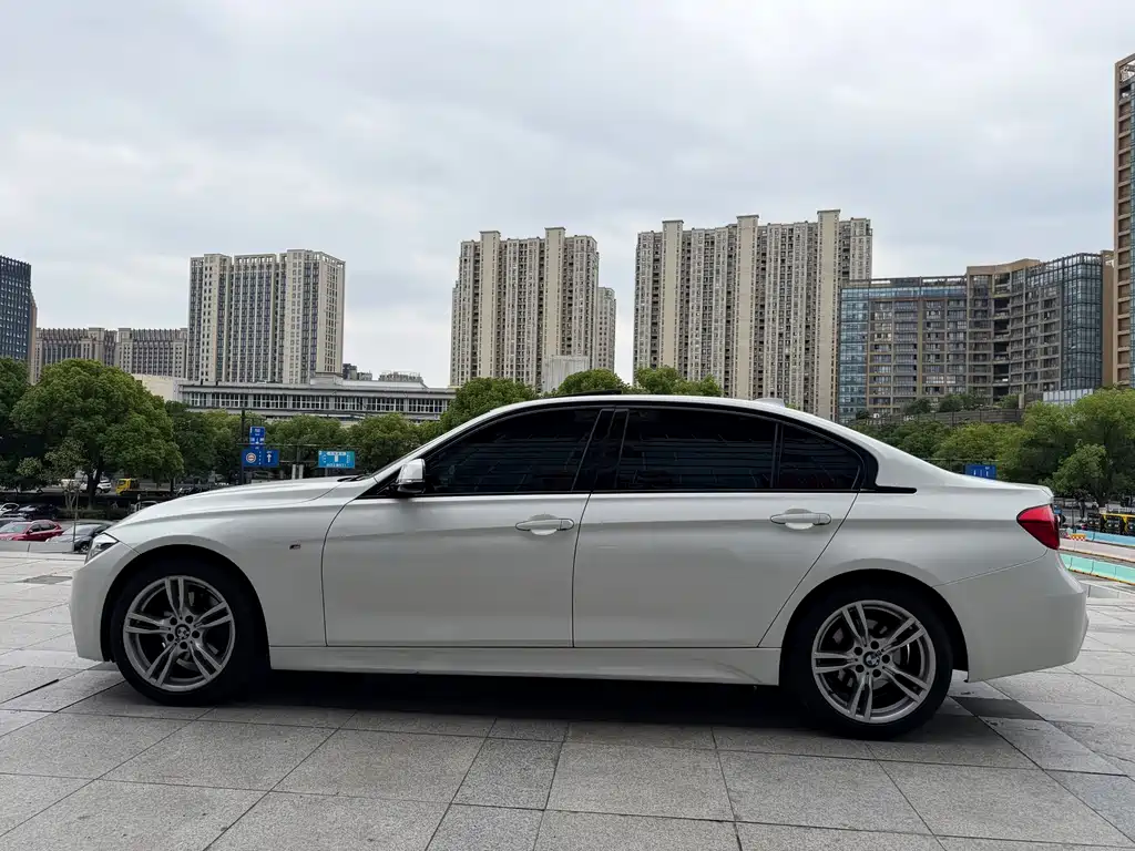 BMW 3 Series 2018 — фото 2