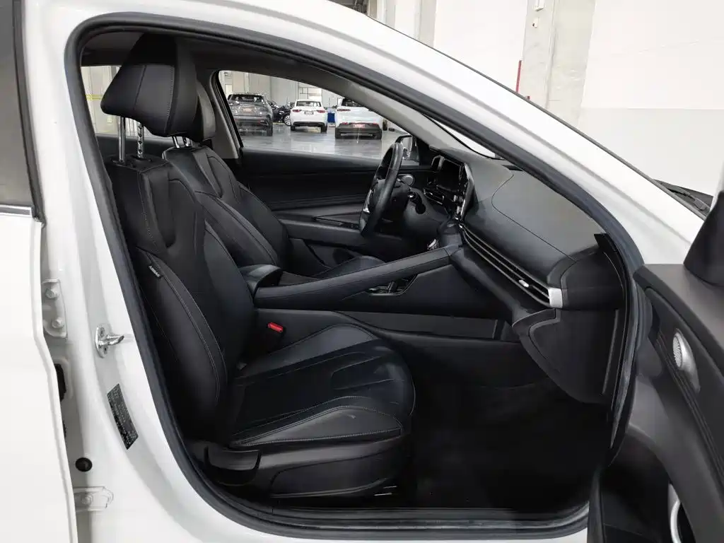 Hyundai Elantra 2021 — фото 23