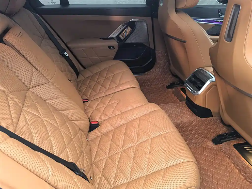 BMW 7 Series 2023 — фото 10