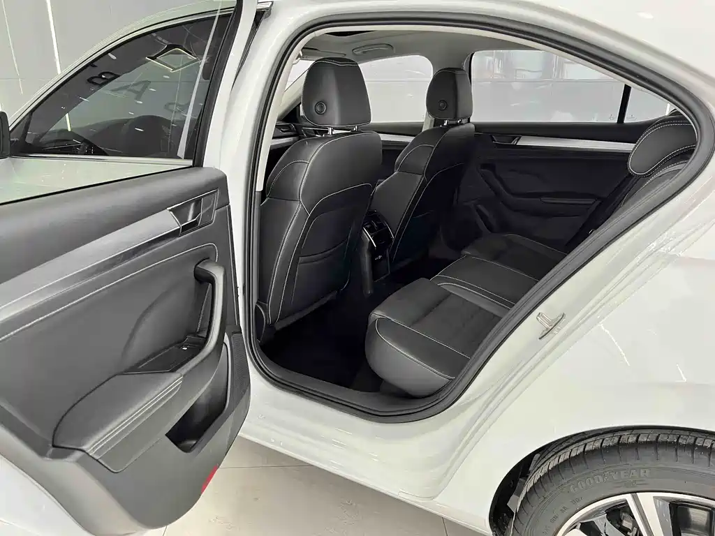 Skoda Superb 2023 — фото 13