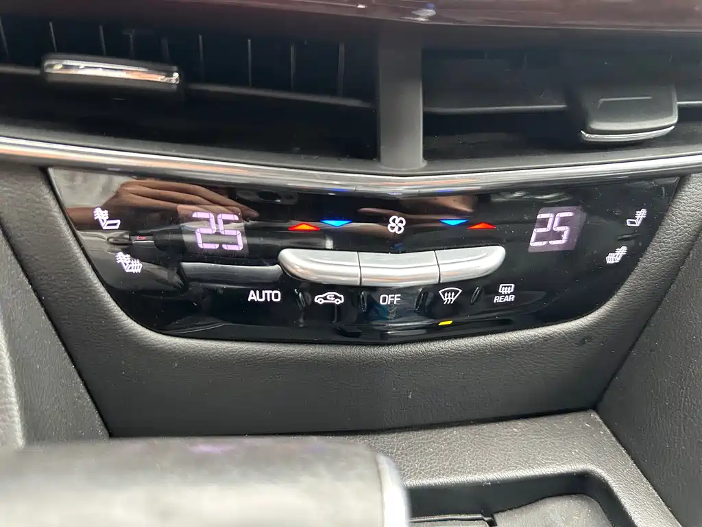 Cadillac CT6 PLUG-IN 2017 — фото 18
