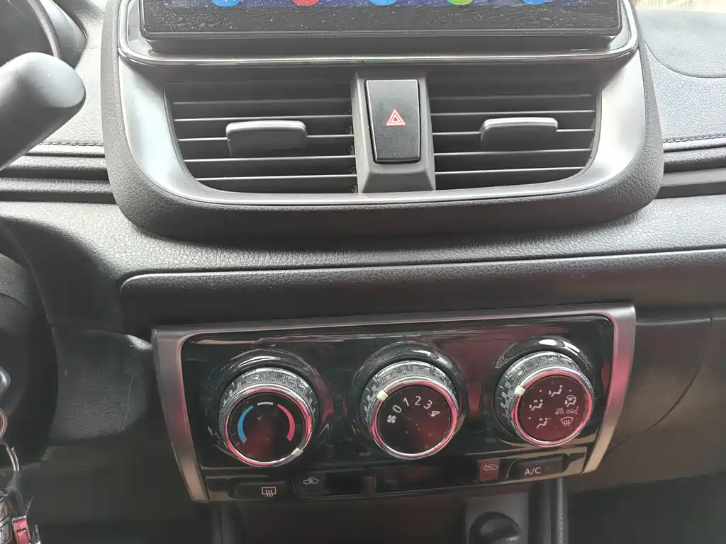 Toyota Yaris L 2023 — фото 10
